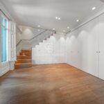 Ático dúplex con plazas de aparcamiento y trastero en una finca del famoso Enric Sagnier