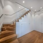 Ático dúplex con plazas de aparcamiento y trastero en una finca del famoso Enric Sagnier