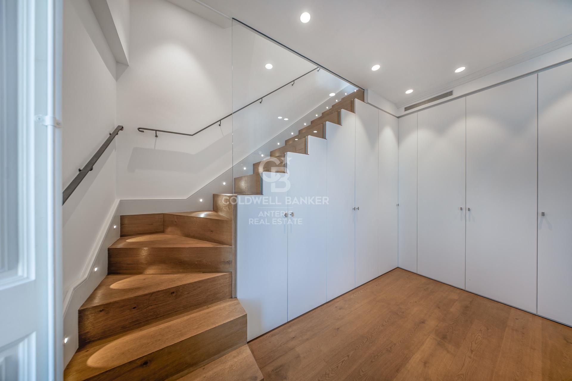 Ático dúplex con plazas de aparcamiento y trastero en una finca del famoso Enric Sagnier