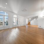 Ático dúplex con plazas de aparcamiento y trastero en una finca del famoso Enric Sagnier