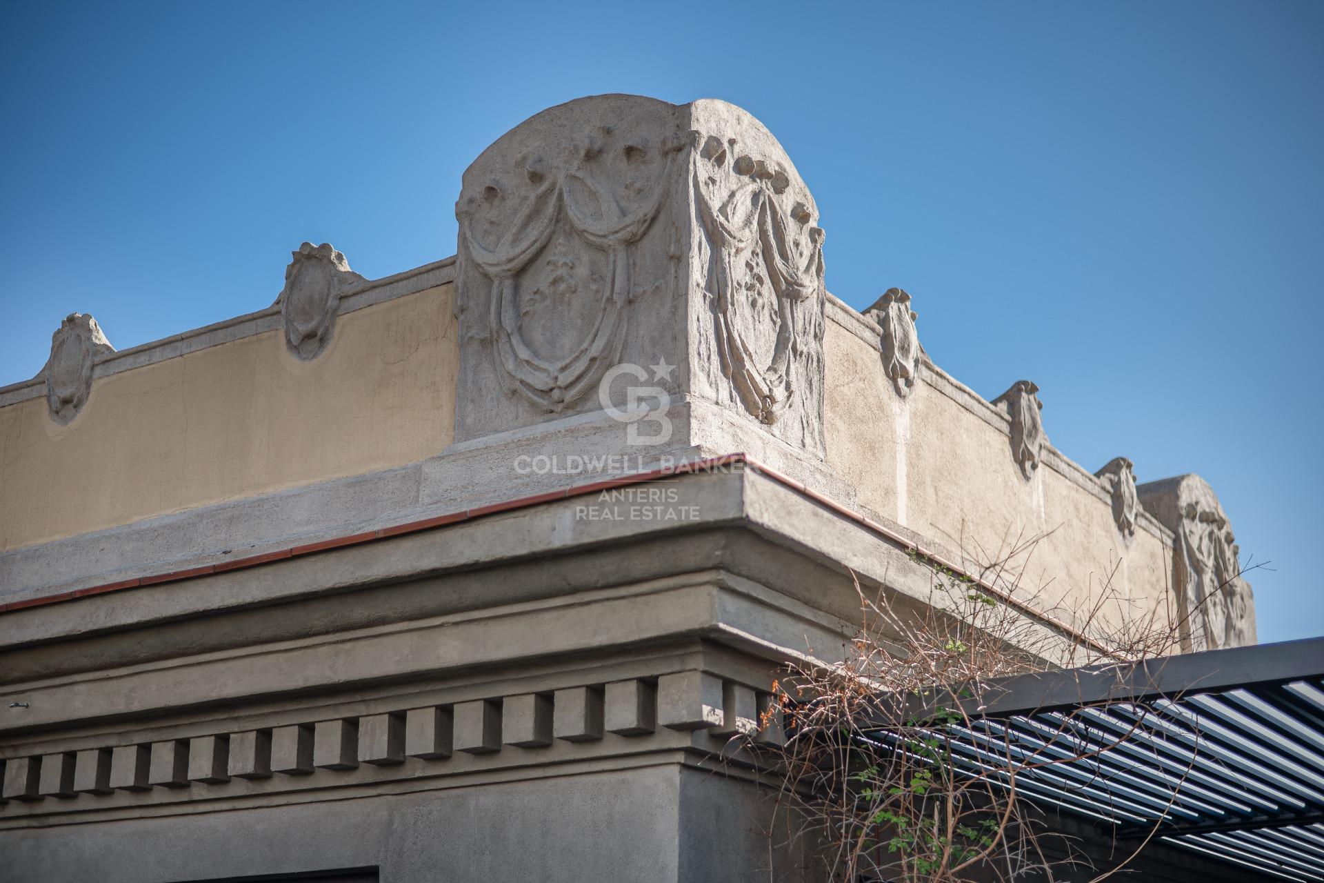 Ático dúplex con plazas de aparcamiento y trastero en una finca del famoso Enric Sagnier