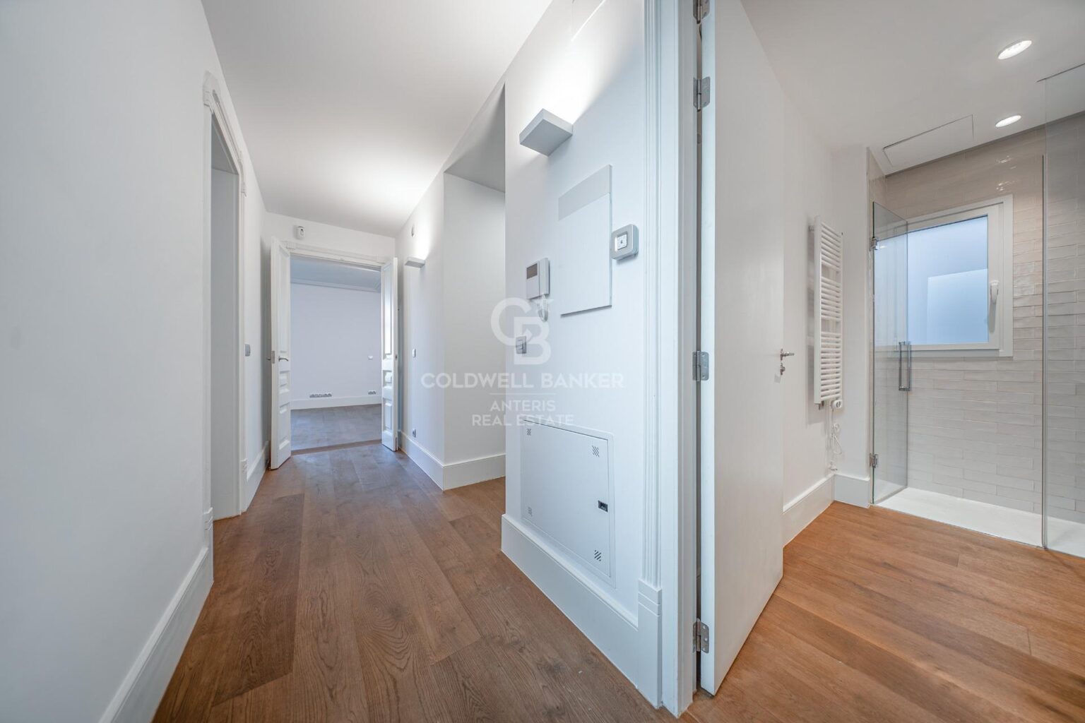 Ático dúplex con plazas de aparcamiento y trastero en una finca del famoso Enric Sagnier