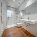 Ático dúplex con plazas de aparcamiento y trastero en una finca del famoso Enric Sagnier