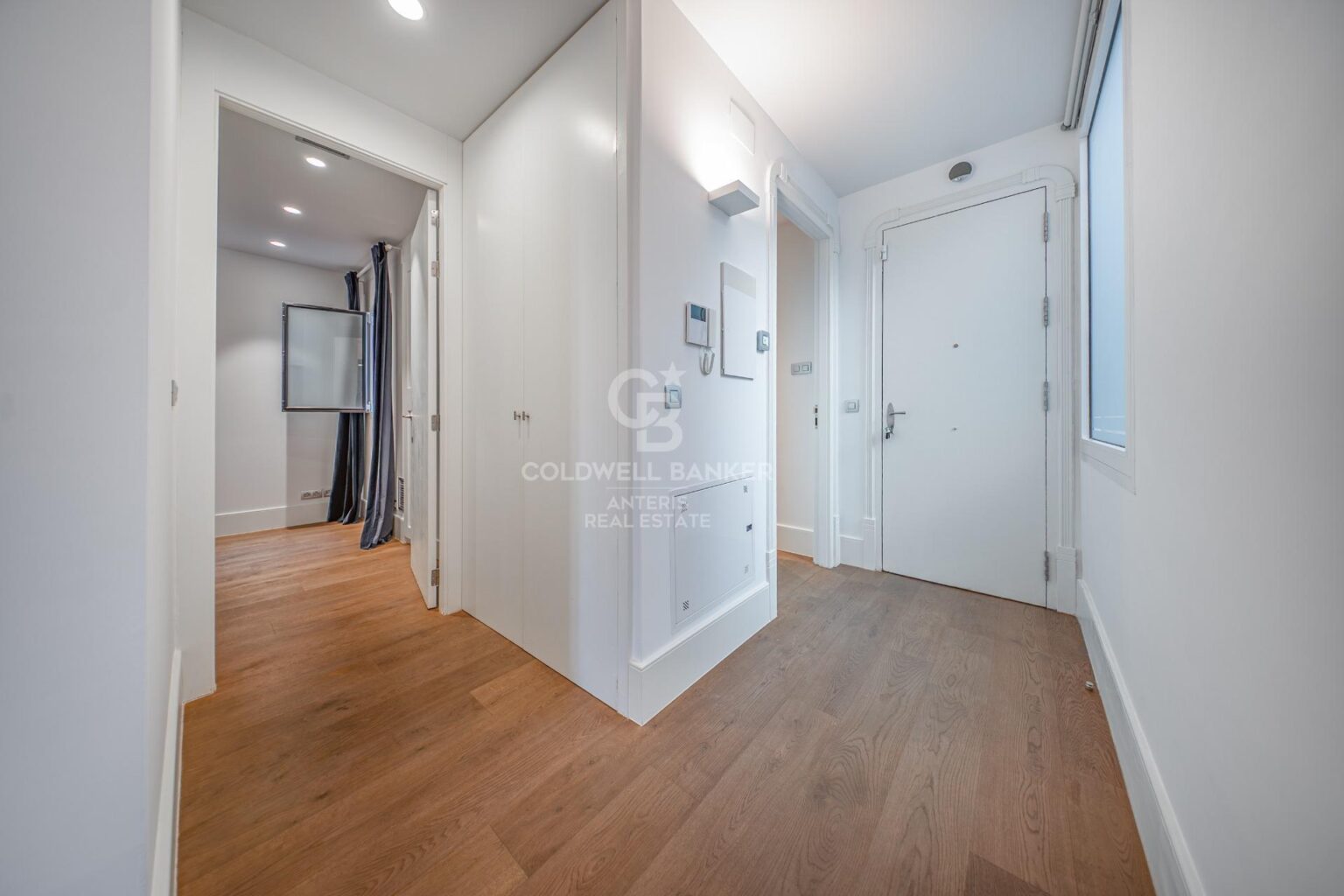 Ático dúplex con plazas de aparcamiento y trastero en una finca del famoso Enric Sagnier