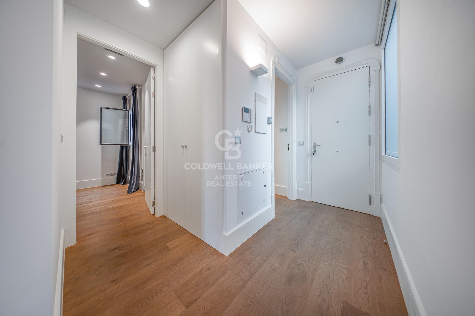 Ático dúplex con plazas de aparcamiento y trastero en una finca del famoso Enric Sagnier