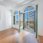 Ático dúplex con plazas de aparcamiento y trastero en una finca del famoso Enric Sagnier