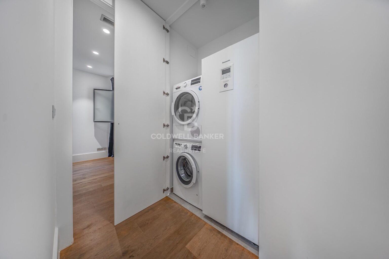 Ático dúplex con plazas de aparcamiento y trastero en una finca del famoso Enric Sagnier