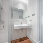 Ático dúplex con plazas de aparcamiento y trastero en una finca del famoso Enric Sagnier