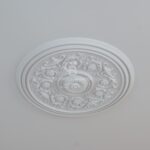 Ático dúplex con plazas de aparcamiento y trastero en una finca del famoso Enric Sagnier