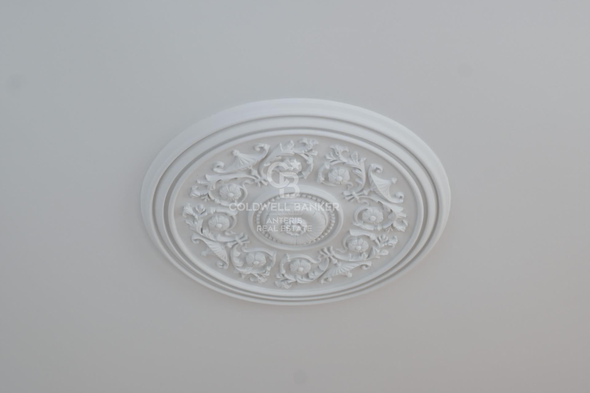 Ático dúplex con plazas de aparcamiento y trastero en una finca del famoso Enric Sagnier