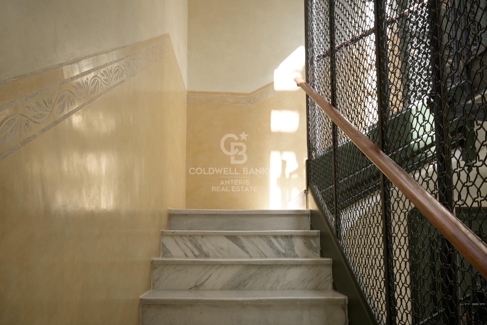 Ático dúplex con plazas de aparcamiento y trastero en una finca del famoso Enric Sagnier