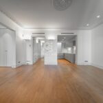 Ático dúplex con plazas de aparcamiento y trastero en una finca del famoso Enric Sagnier