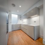 Ático dúplex con plazas de aparcamiento y trastero en una finca del famoso Enric Sagnier