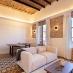 W pełni wyremontowany apartament na najwyższym piętrze w Quadrat d’or