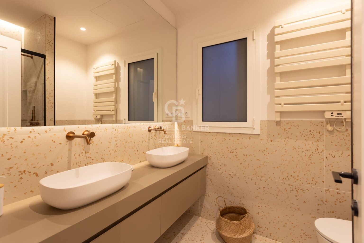 W pełni wyremontowany apartament na najwyższym piętrze w Quadrat d’or