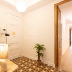 W pełni wyremontowany apartament na najwyższym piętrze w Quadrat d’or