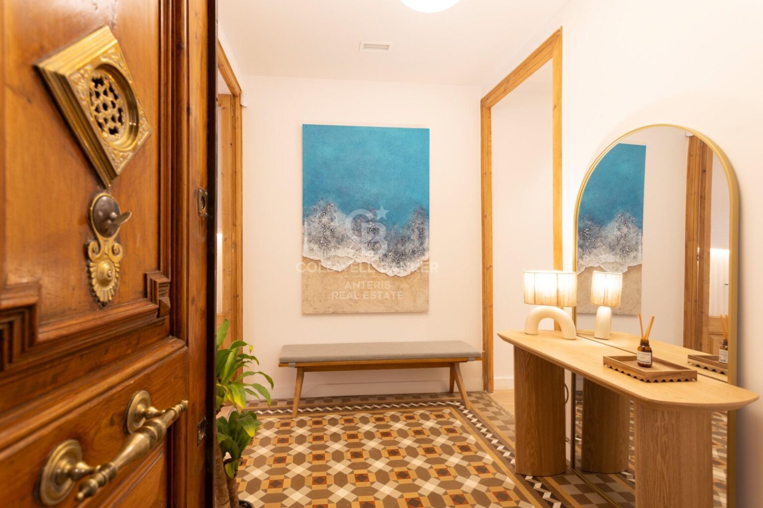 W pełni wyremontowany apartament na najwyższym piętrze w Quadrat d’or