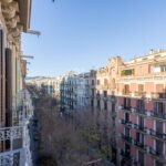 W pełni wyremontowany apartament na najwyższym piętrze w Quadrat d’or