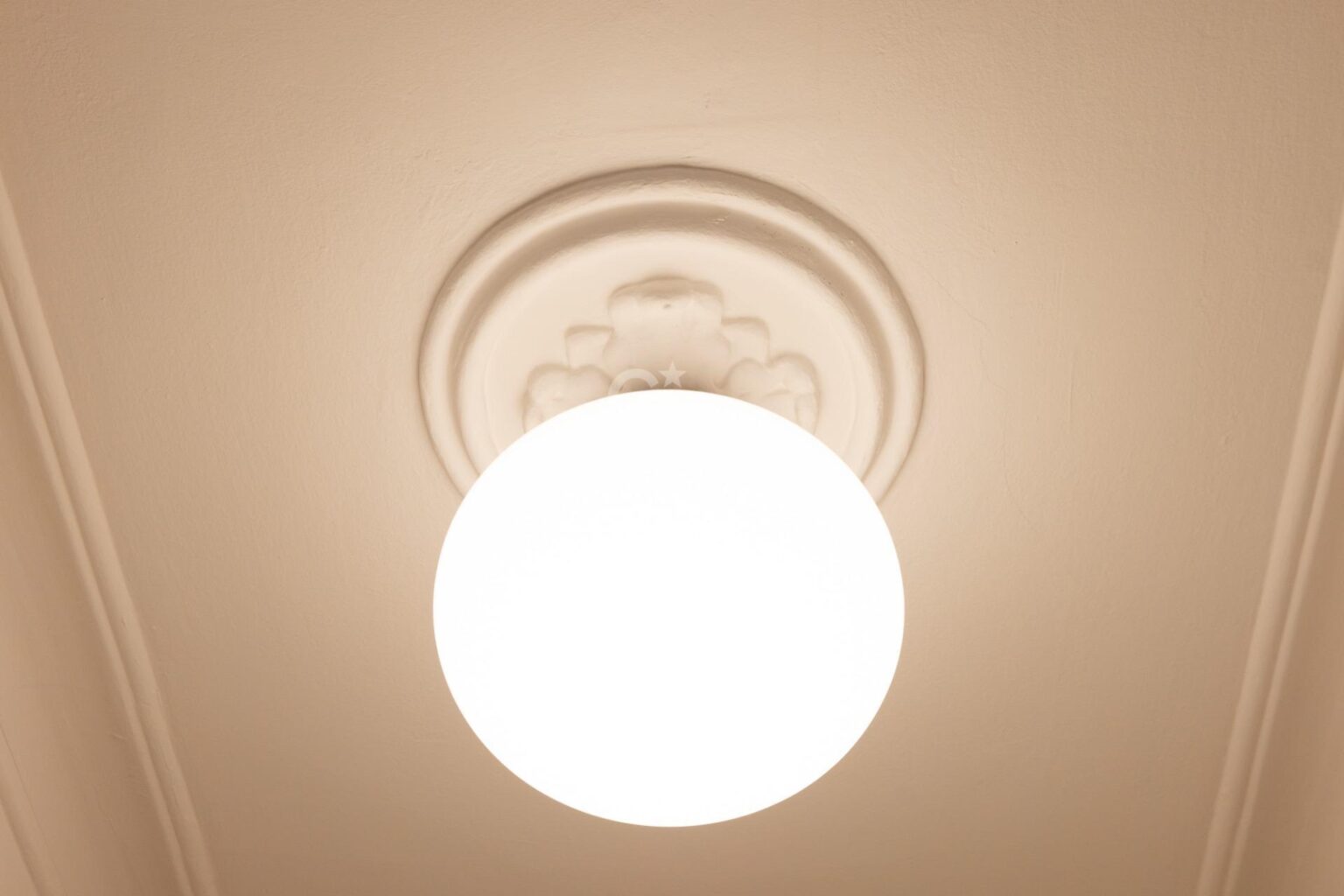 W pełni wyremontowany apartament na najwyższym piętrze w Quadrat d’or