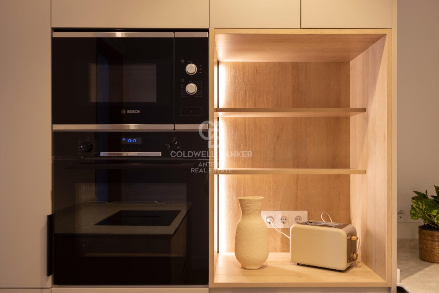 W pełni wyremontowany apartament na najwyższym piętrze w Quadrat d’or