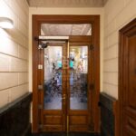 W pełni wyremontowany apartament na najwyższym piętrze w Quadrat d’or