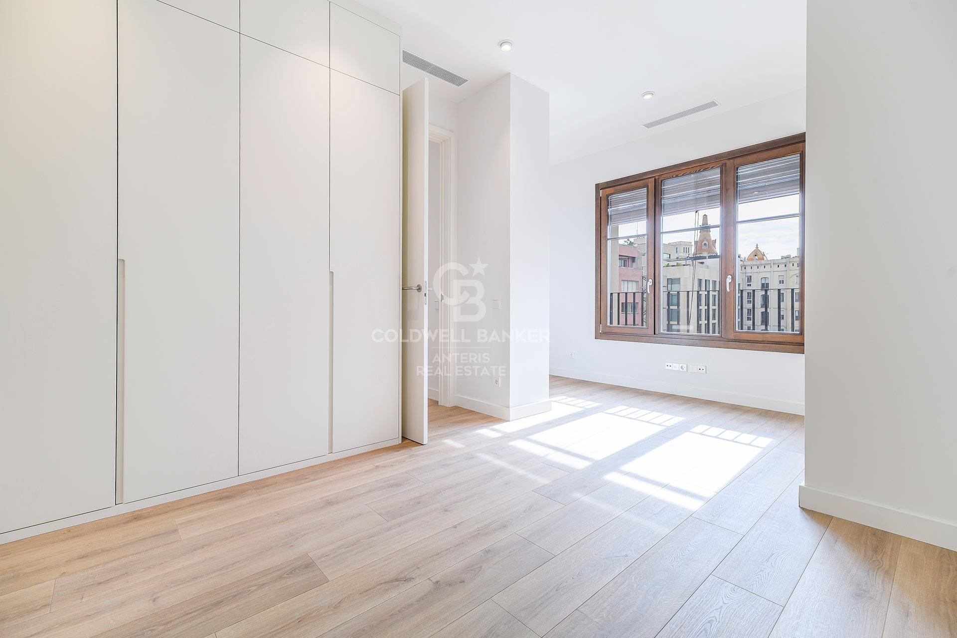 Penthouse z tarasem w doskonałej lokalizacji przy Paseo de Gracia