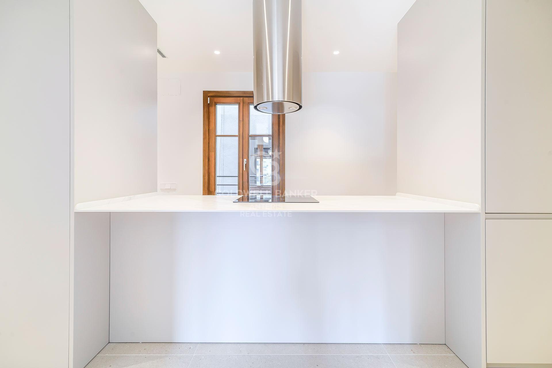 Penthouse z tarasem w doskonałej lokalizacji przy Paseo de Gracia