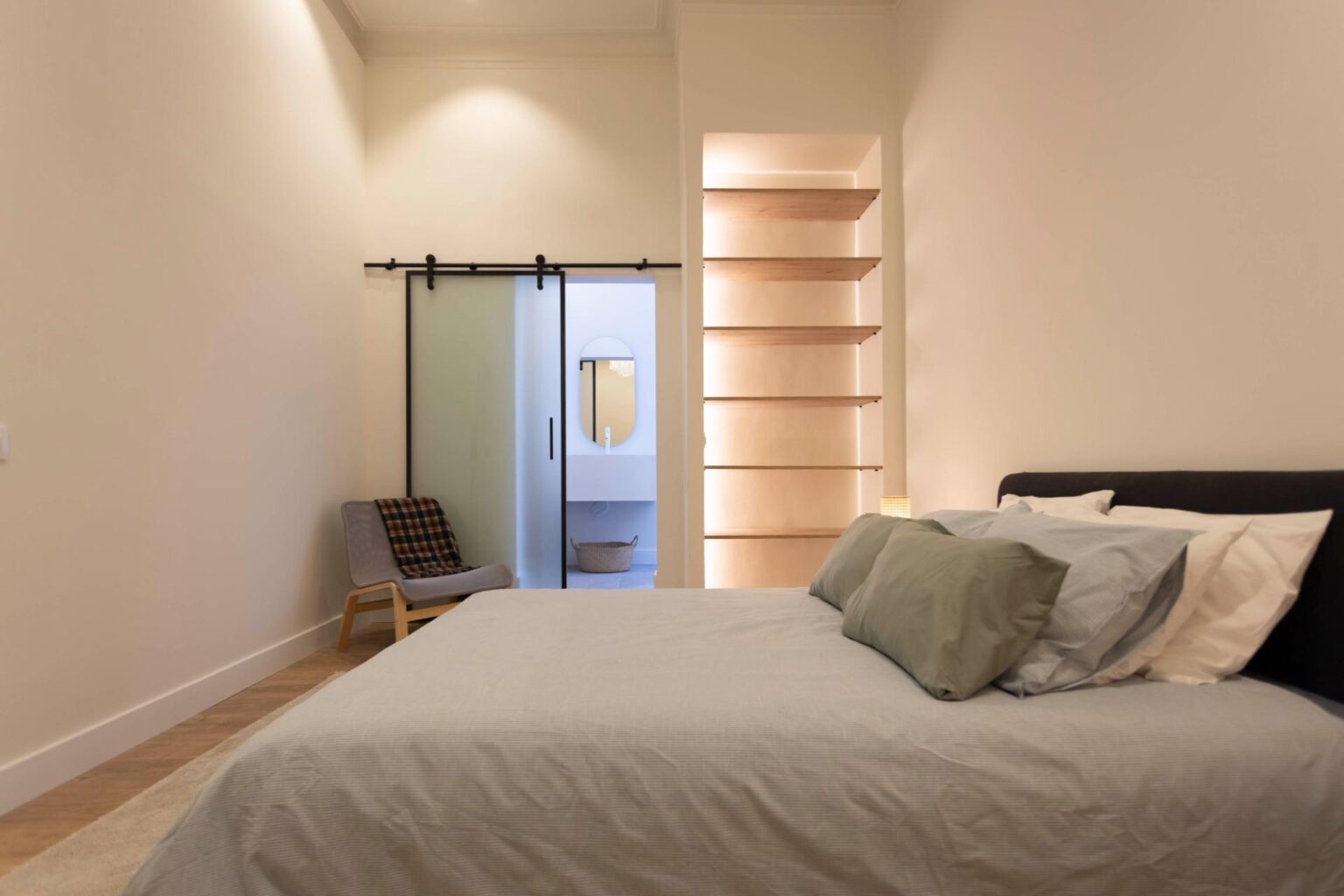 Brand-new apartment in a classical building