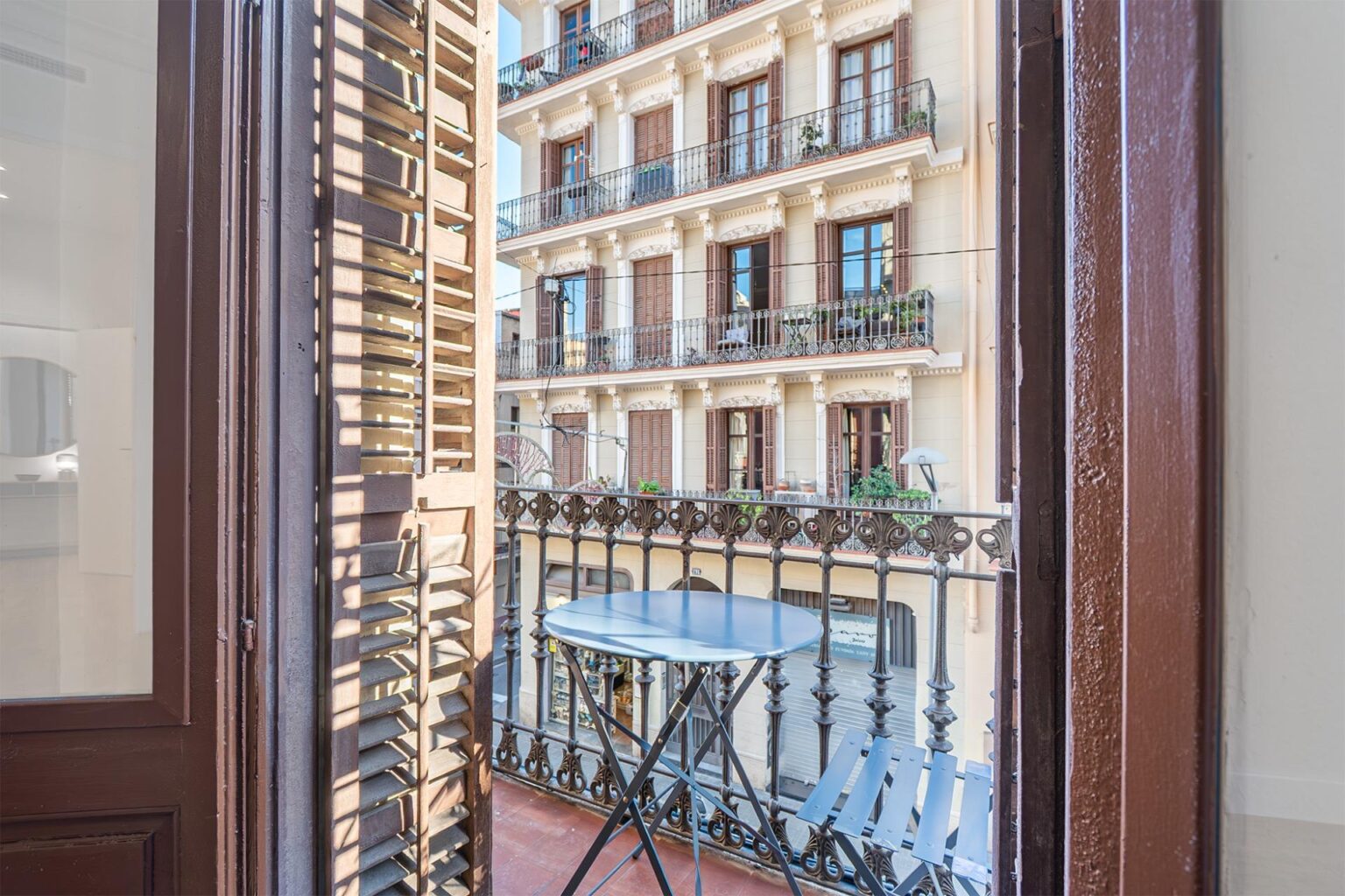 Brand-new apartment in a classical building