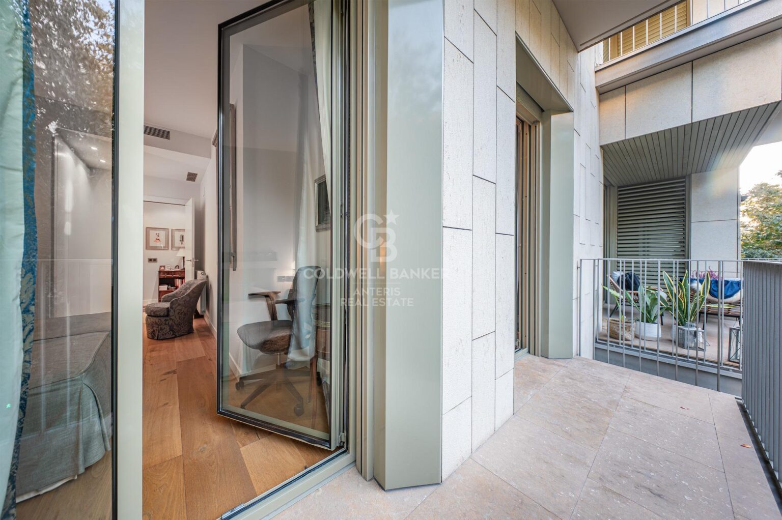 Elegante piso con parking en la finca