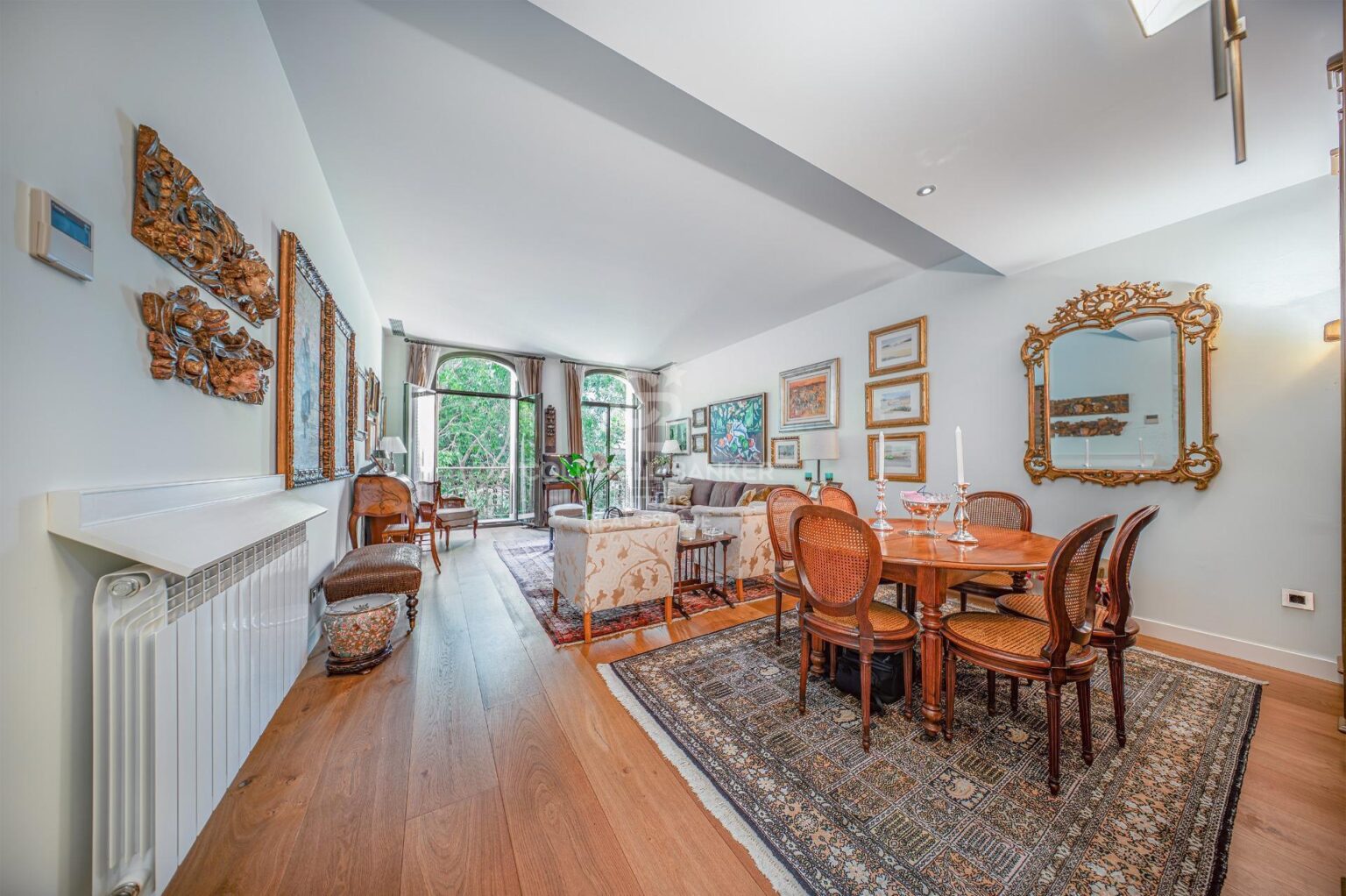 Elegante piso con parking en la finca