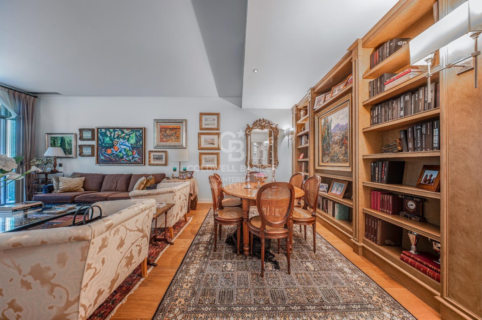 Elegante piso con parking en la finca