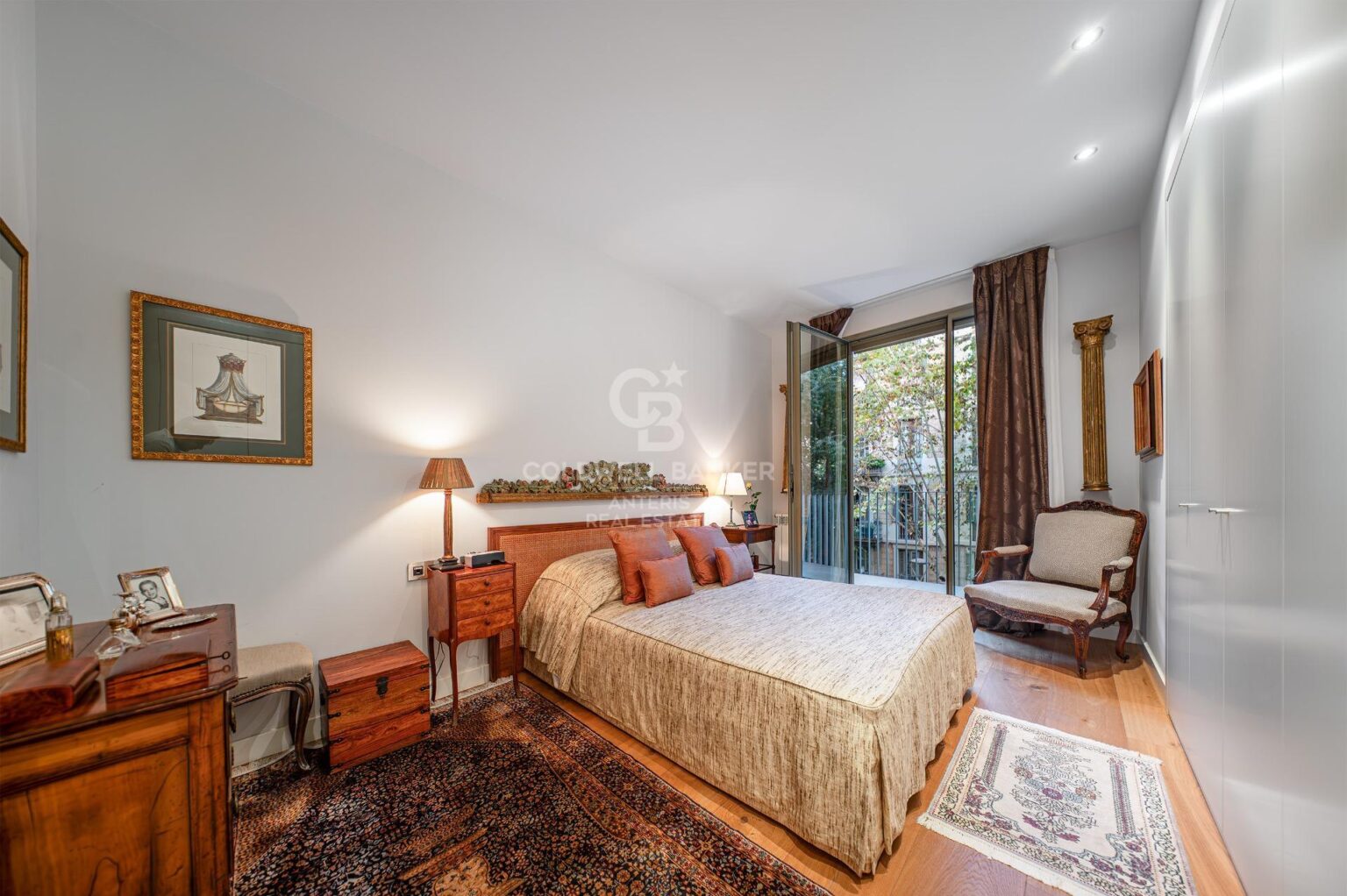 Elegante piso con parking en la finca