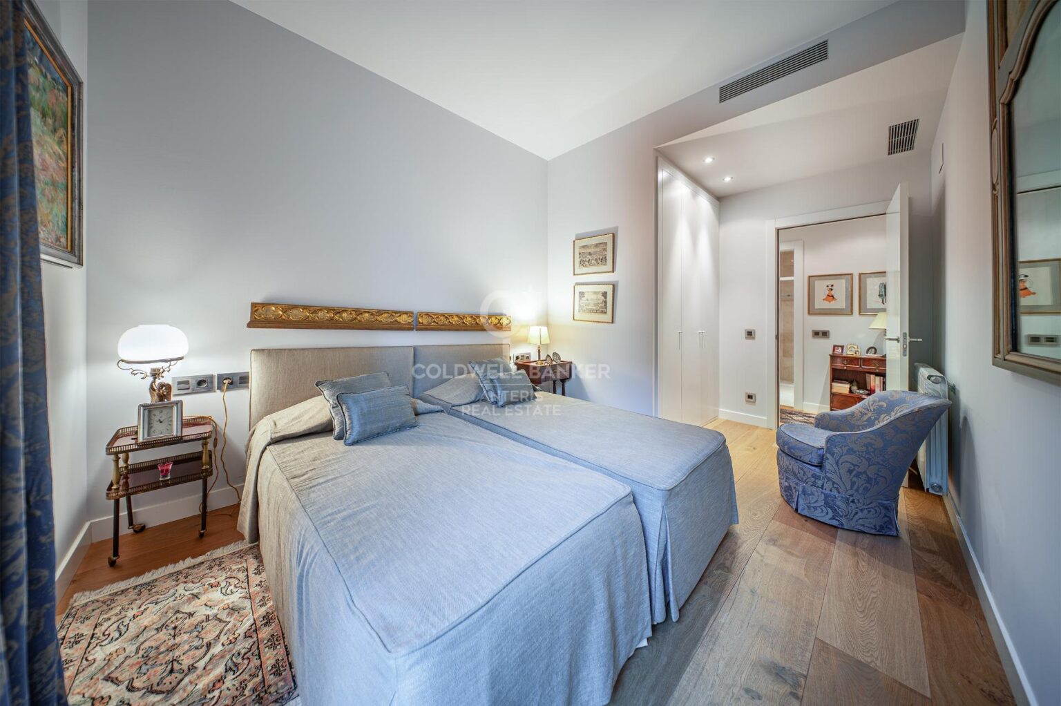 Elegante piso con parking en la finca