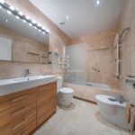 Elegante piso con parking en la finca