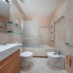 Elegante piso con parking en la finca