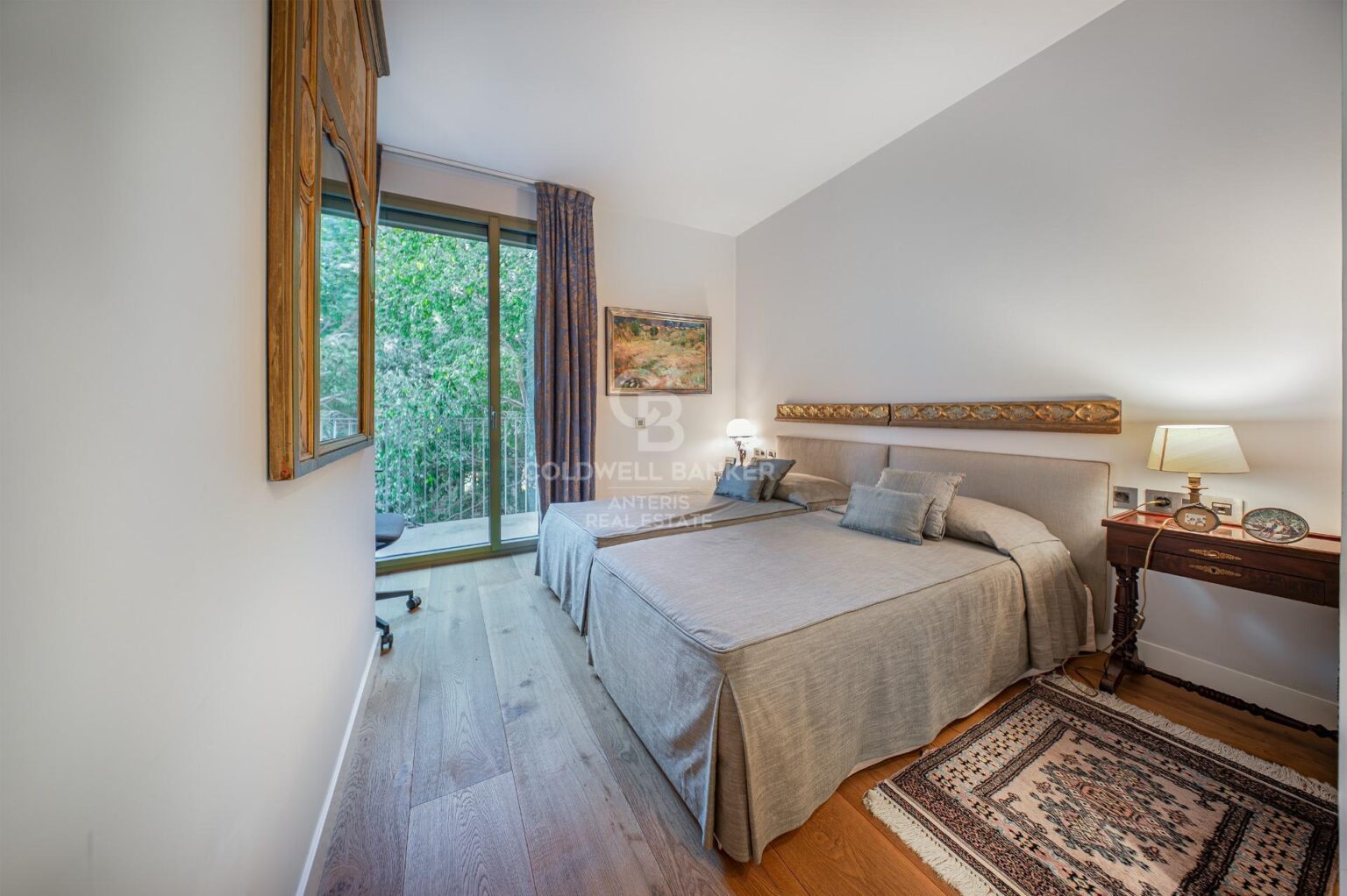 Elegante piso con parking en la finca