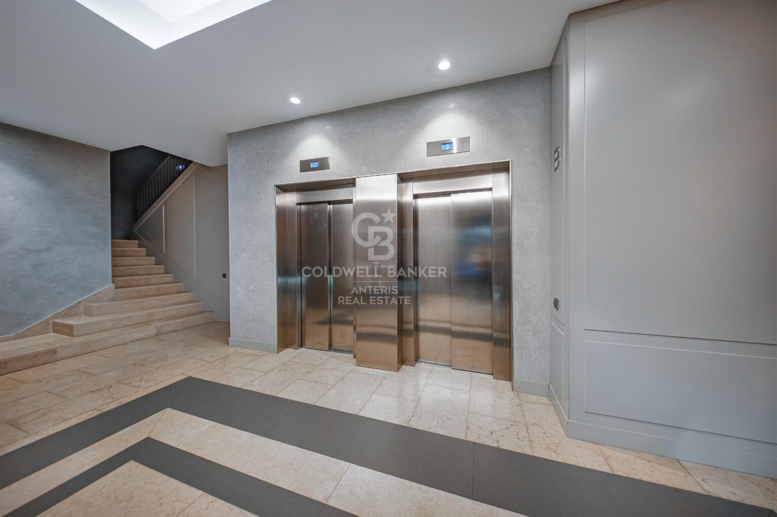 Elegante piso con parking en la finca