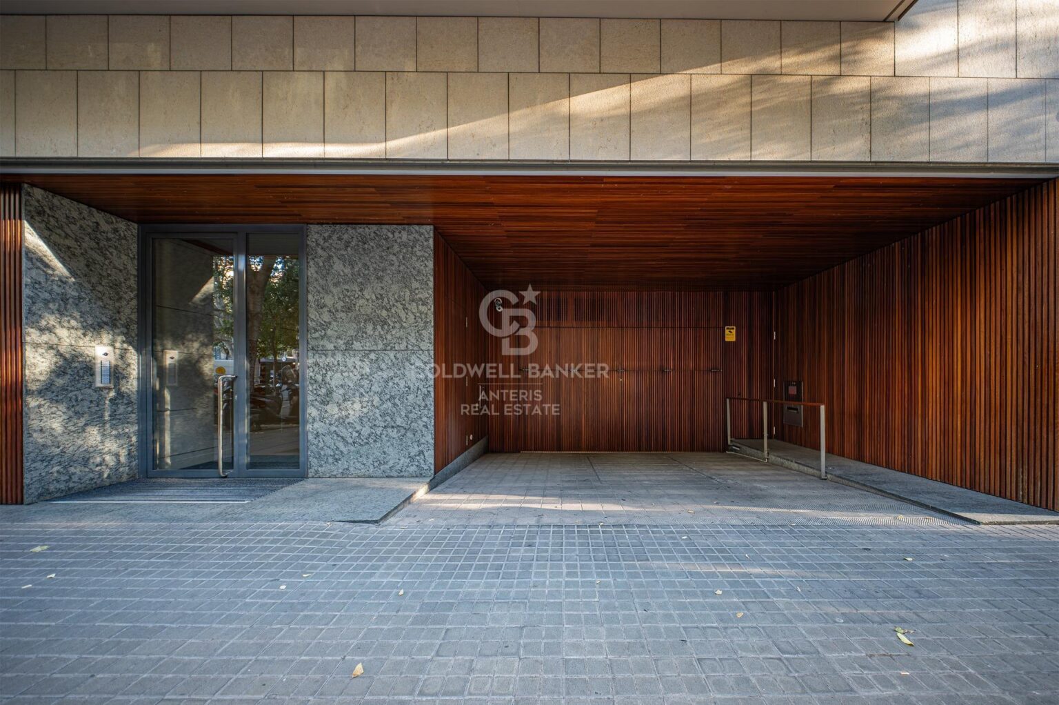 Elegante piso con parking en la finca