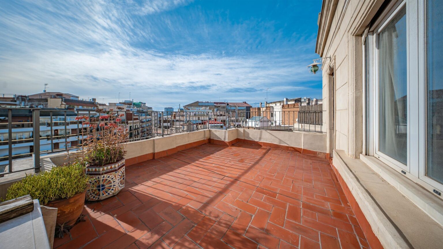 Luksusowy penthouse z dwoma tarasami i wyjątkowymi widokami