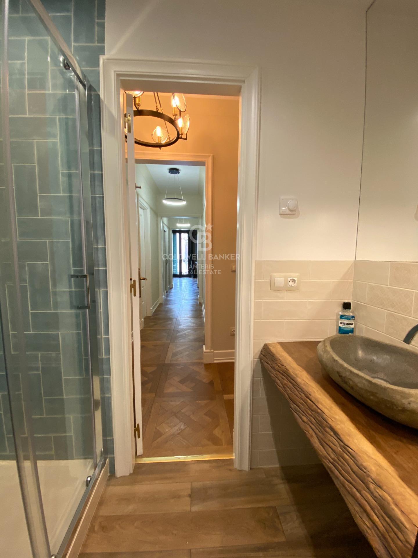 Eleganckie mieszkanie w modernistycznym budynku z niesamowitym widokiem