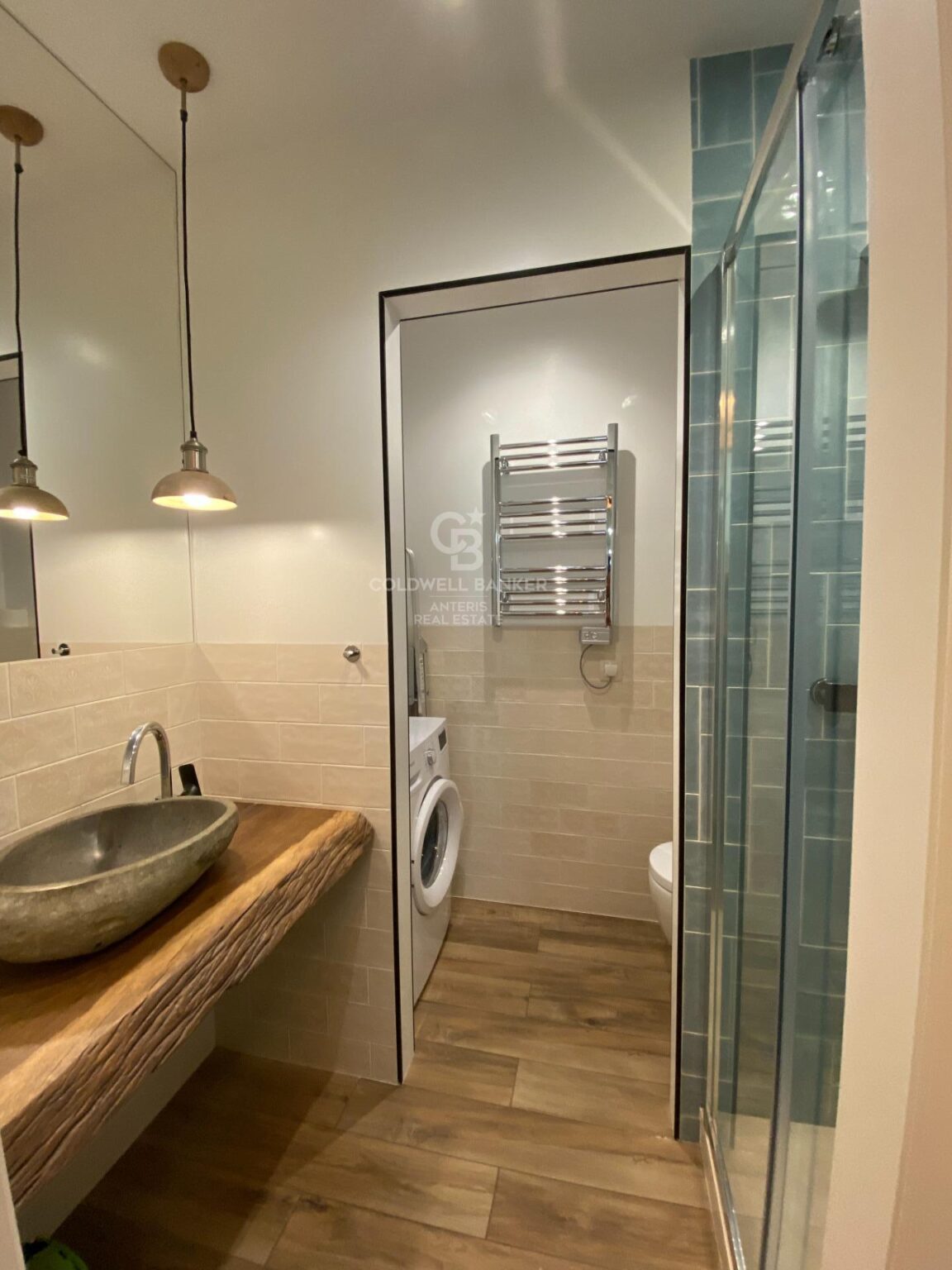 Eleganckie mieszkanie w modernistycznym budynku z niesamowitym widokiem