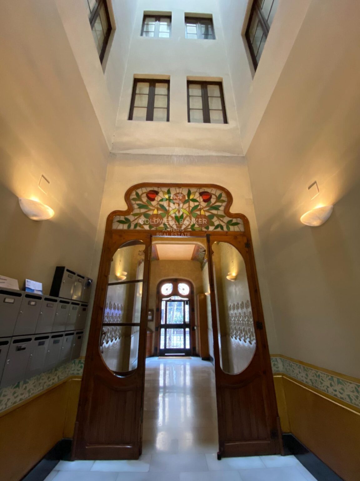 Eleganckie mieszkanie w modernistycznym budynku z niesamowitym widokiem