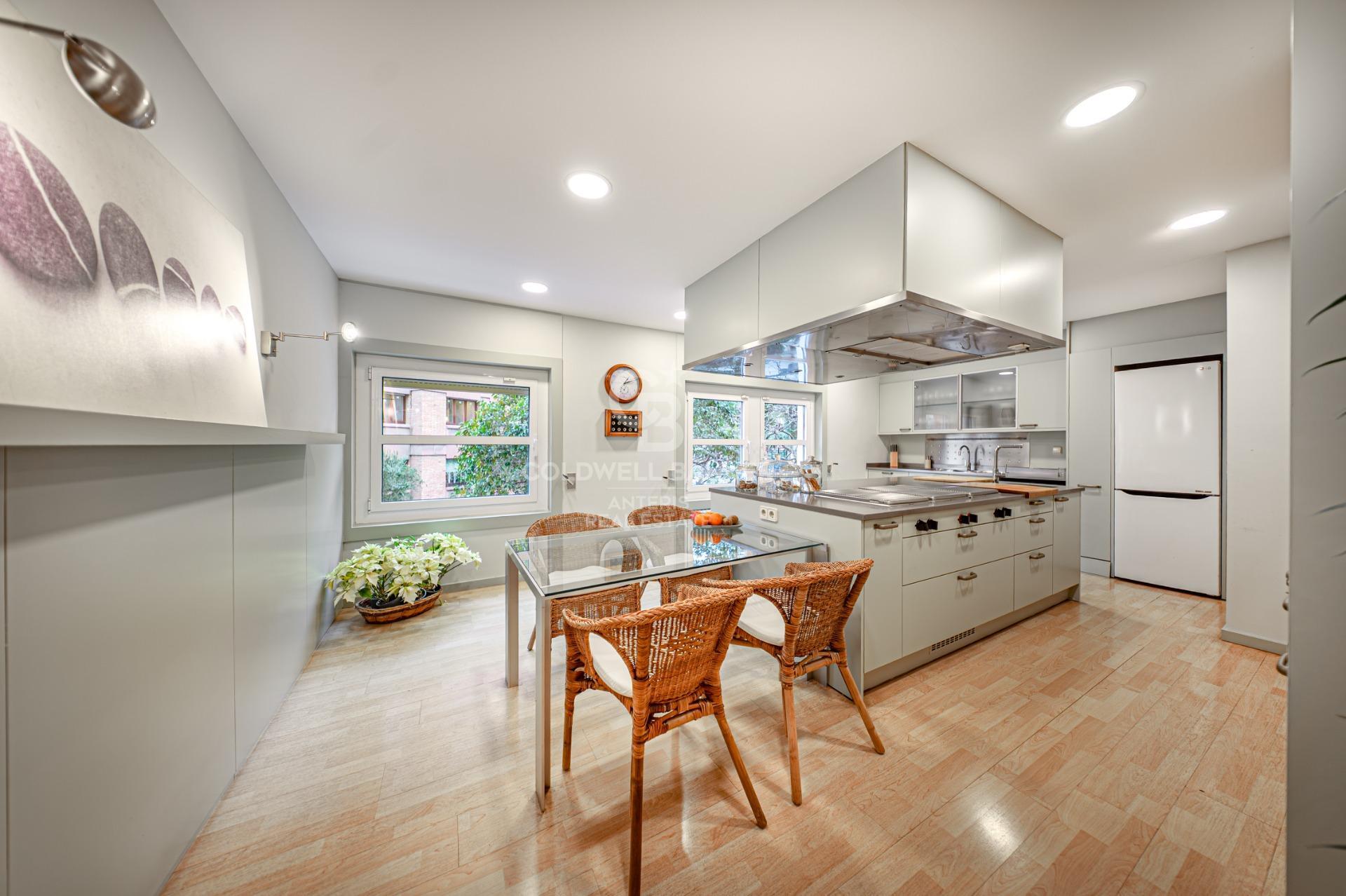 Apartment for sale with terrace in the heart of Les Tres Torres, with parking in the building and concierge service