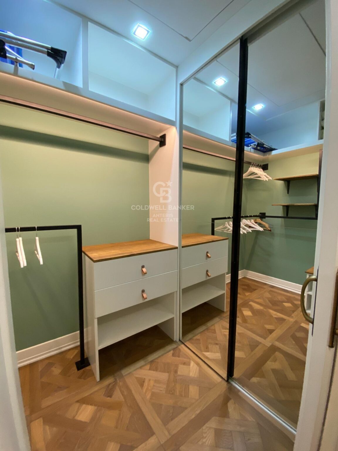 Eleganckie mieszkanie w modernistycznym budynku z niesamowitym widokiem