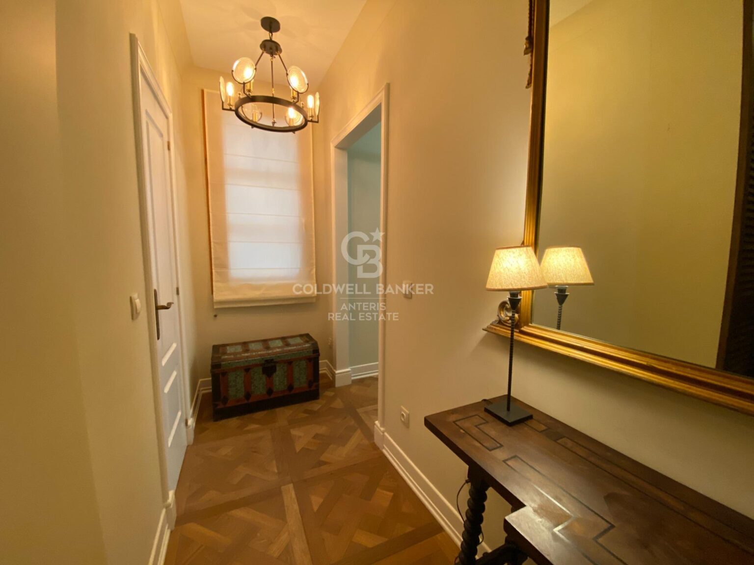 Eleganckie mieszkanie w modernistycznym budynku z niesamowitym widokiem