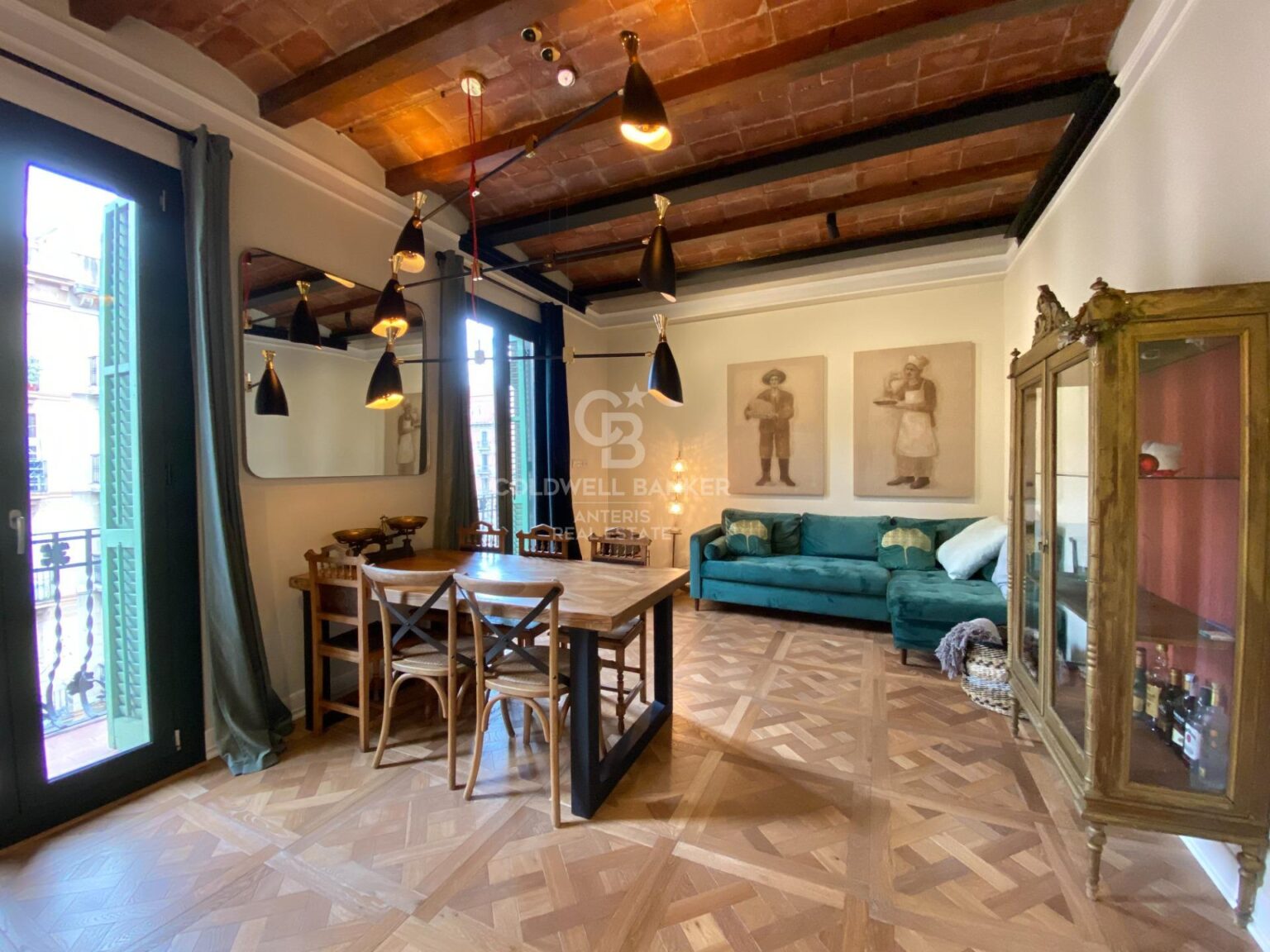 Eleganckie mieszkanie w modernistycznym budynku z niesamowitym widokiem