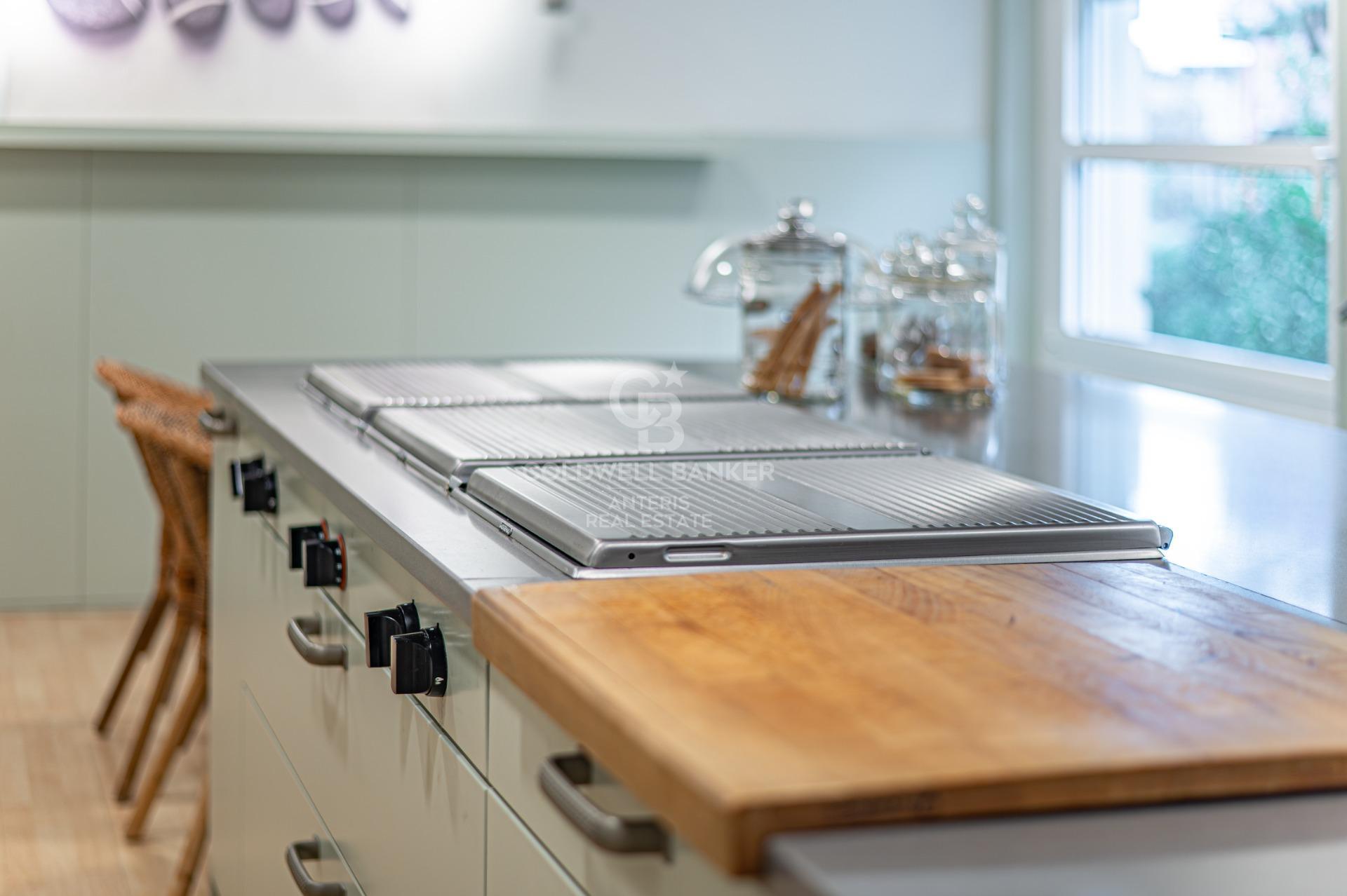 Apartment for sale with terrace in the heart of Les Tres Torres, with parking in the building and concierge service