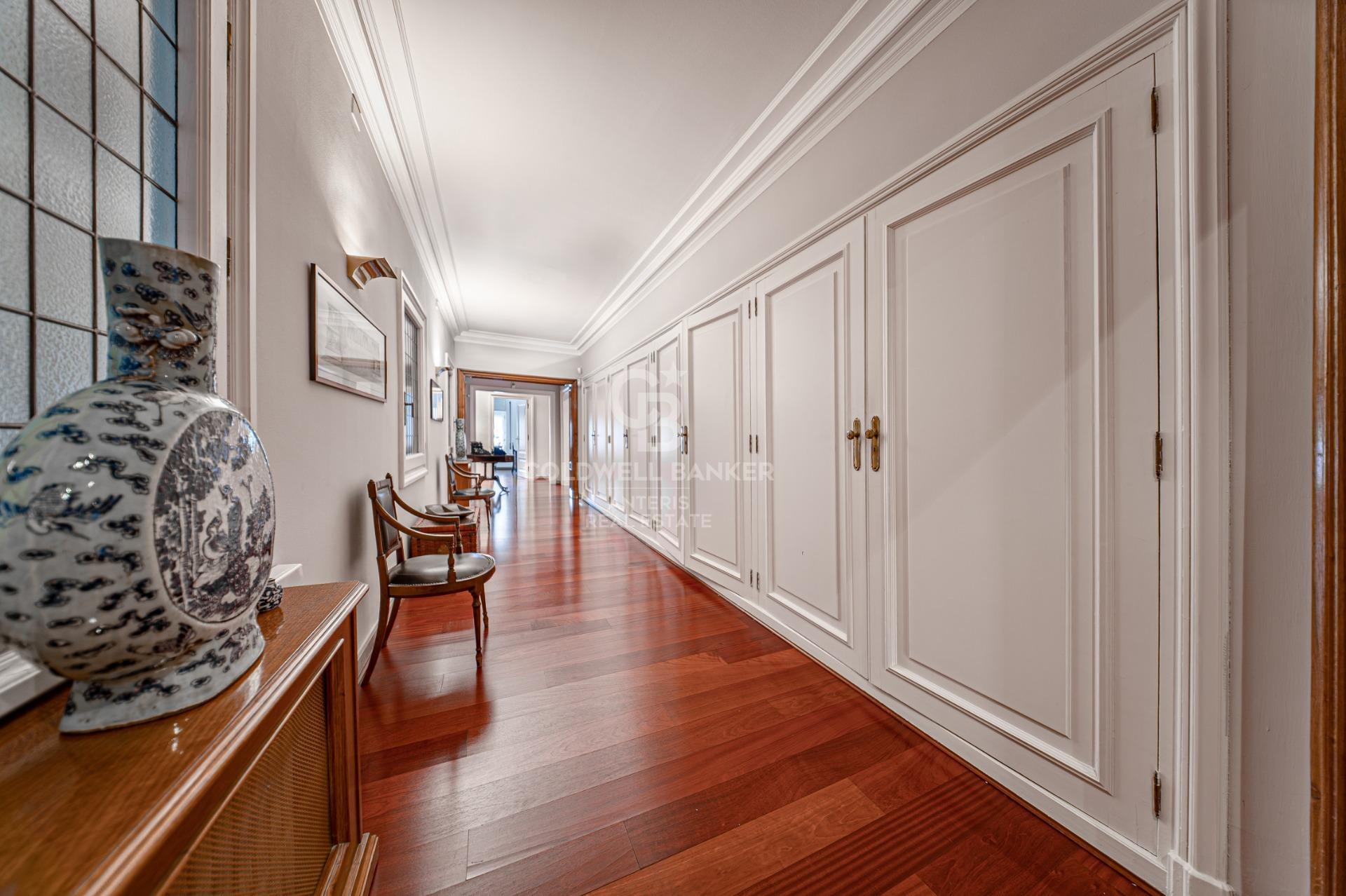 Apartment for sale with terrace in the heart of Les Tres Torres, with parking in the building and concierge service