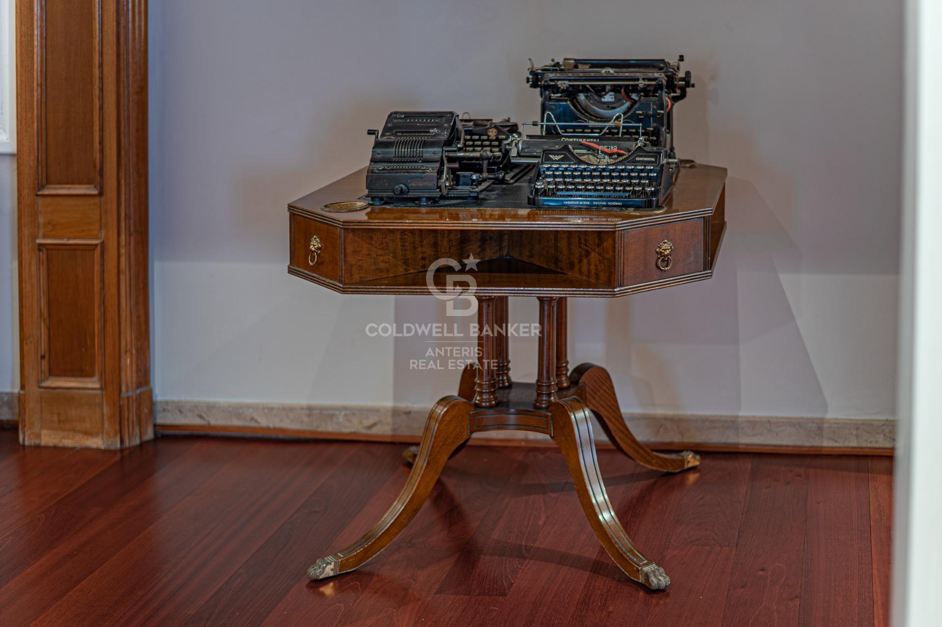 Apartment for sale with terrace in the heart of Les Tres Torres, with parking in the building and concierge service